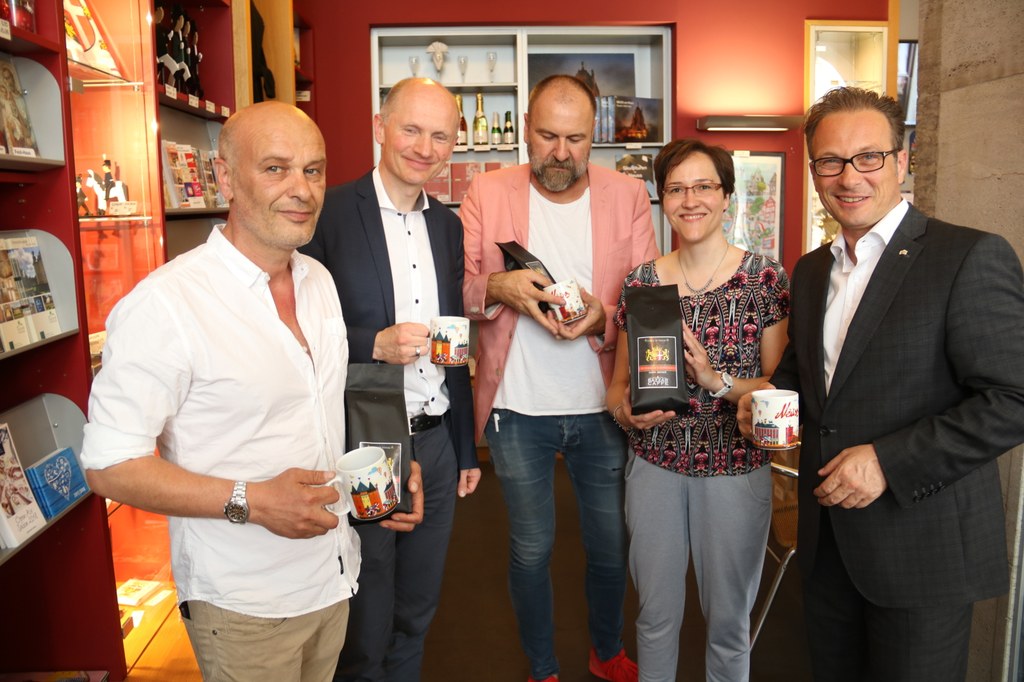 (v.r.) Bürgermeister Reiner Breuer, Tourismusmanagerin Steffi Lorbeer, Uwe Müller, Gesellschafter und Prokurist von Bazzar, Umweltdezernent Dr. Matthias Welpmann und Mikdat Kirici, Gründer und Teilhaber von Bazzar. 