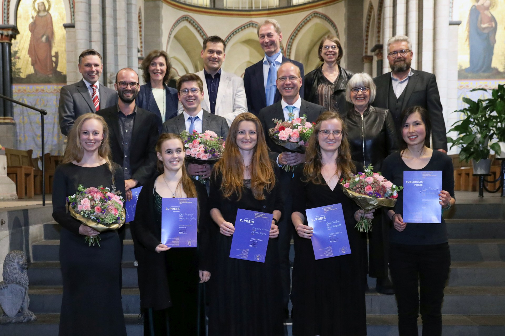 Preisträgerinnen Des 6 Internationalen Wettbewerbs Für Orgel Und Gesang Der Stadt Neuss Stehen 3584