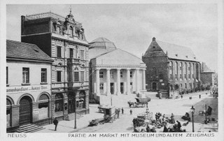 Markt mit Museum und Zeughaus