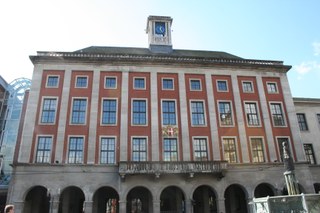 von Rathaus, Stadtbibliothek und Museen